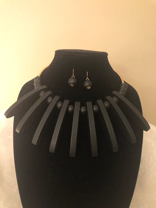 Semi Circle Black Necklace Set